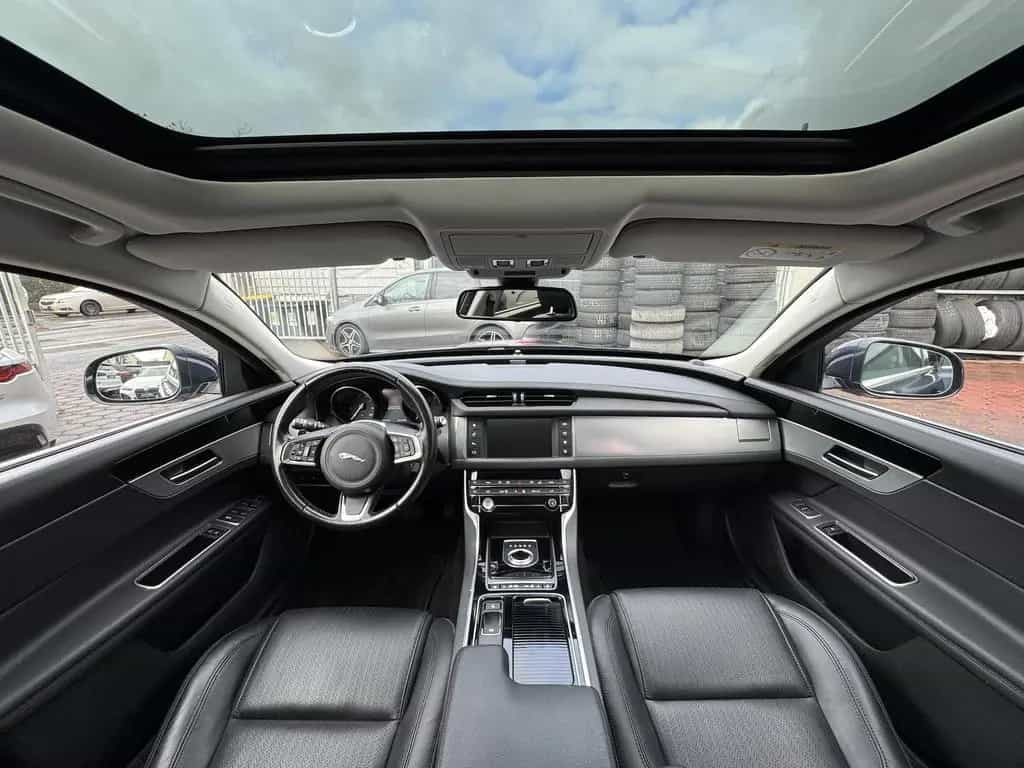Jaguar XF 25d Prestige NAVI LEDER PANO RFKA TWA 03/2018-photo-17