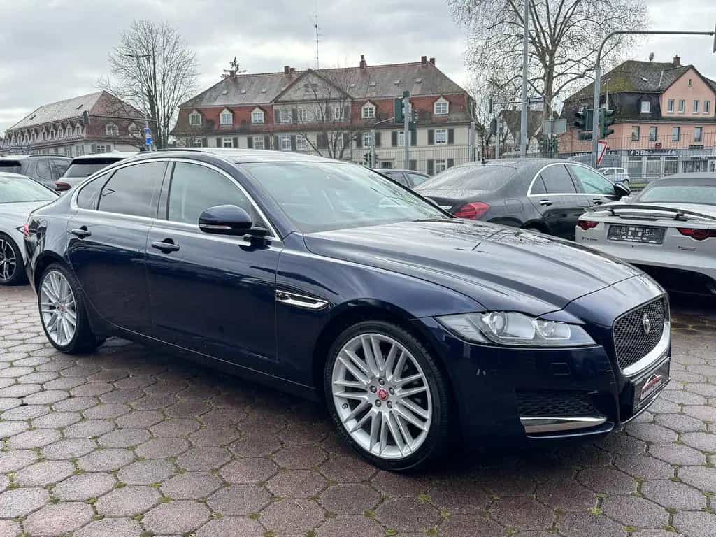 Jaguar XF 25d Prestige NAVI LEDER PANO RFKA TWA 03/2018-photo-2