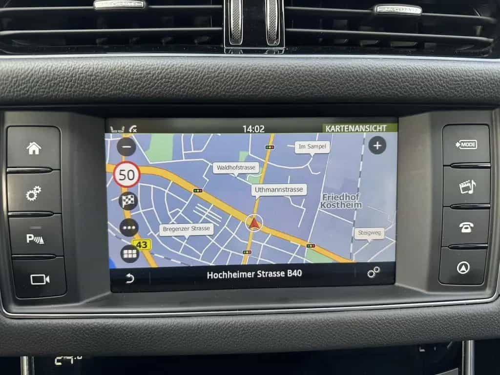Jaguar XF 25d Prestige NAVI LEDER PANO RFKA TWA 03/2018-photo-26