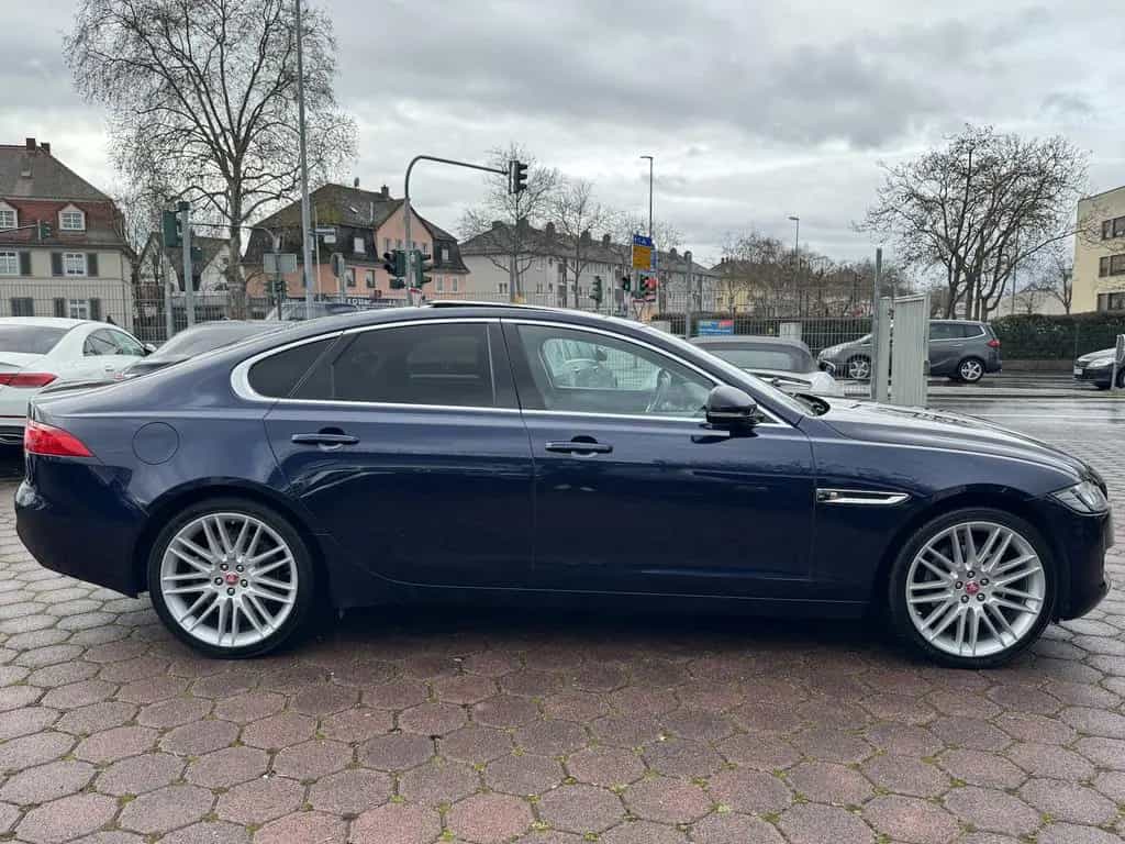 Jaguar XF 25d Prestige NAVI LEDER PANO RFKA TWA 03/2018-photo-3