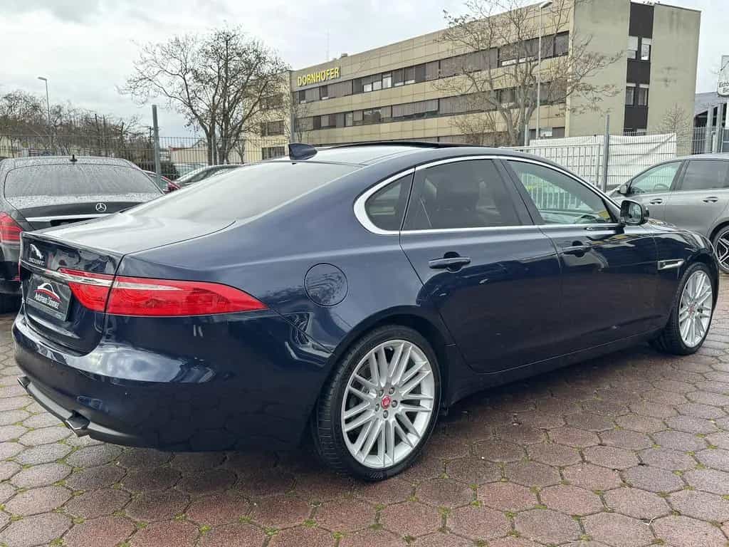 Jaguar XF 25d Prestige NAVI LEDER PANO RFKA TWA 03/2018-photo-4