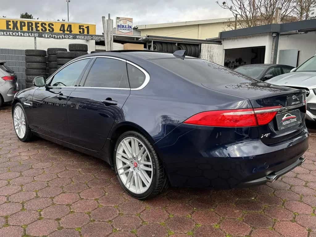 Jaguar XF 25d Prestige NAVI LEDER PANO RFKA TWA 03/2018-photo-6