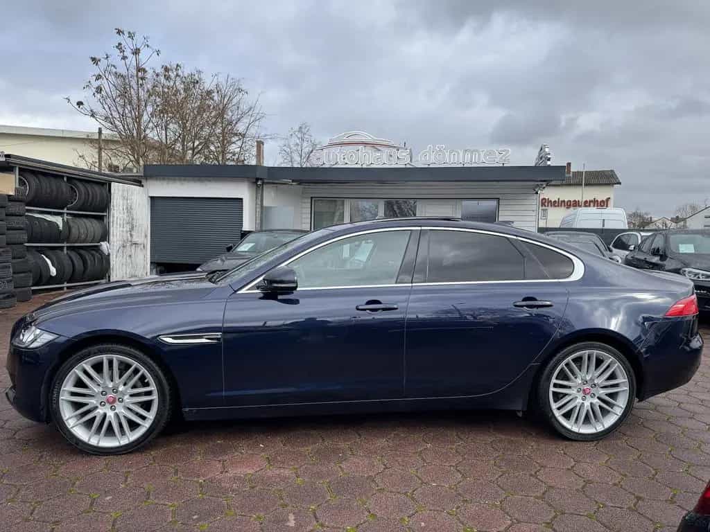 Jaguar XF 25d Prestige NAVI LEDER PANO RFKA TWA 03/2018-photo-7