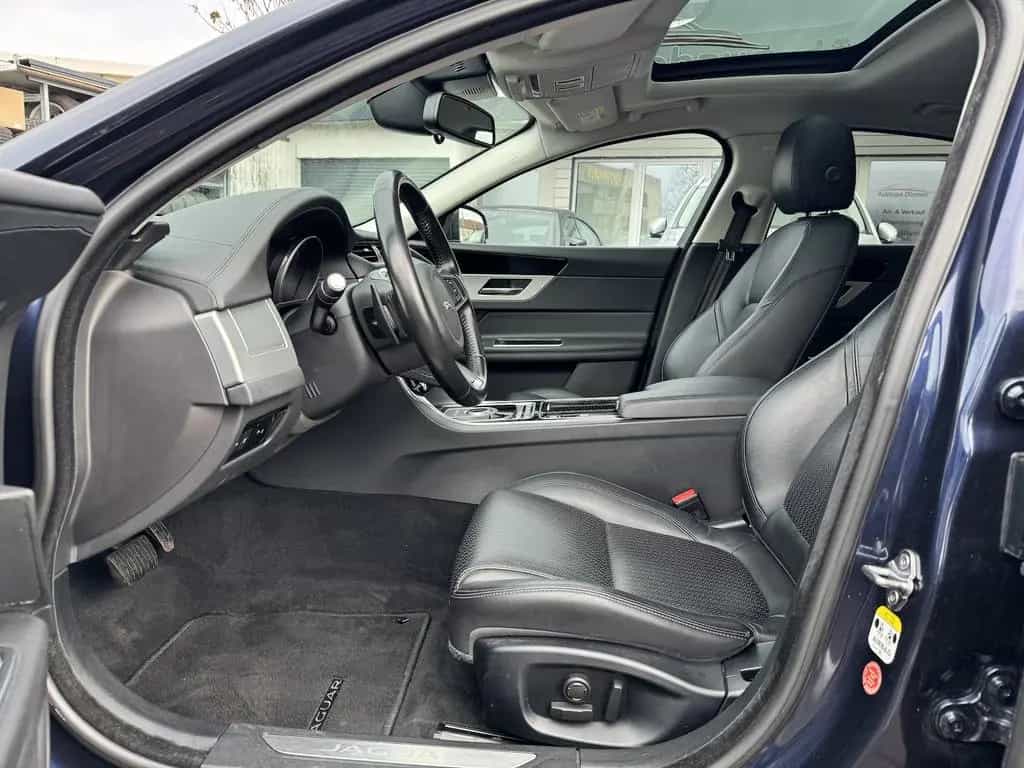 Jaguar XF 25d Prestige NAVI LEDER PANO RFKA TWA 03/2018-photo-9