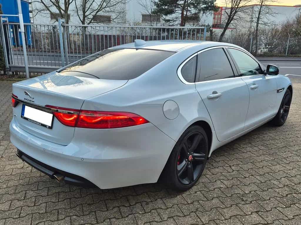 Jaguar XF 25t R-Sport Automatik * Scheckheft 03/2019-photo-3
