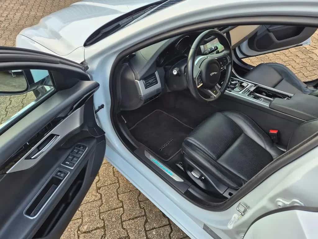 Jaguar XF 25t R-Sport Automatik * Scheckheft 03/2019-photo-4