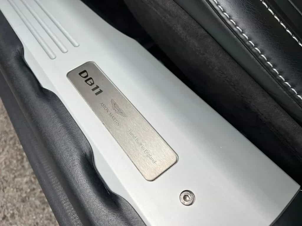 Aston Martin DB11 12/2020-photo-14