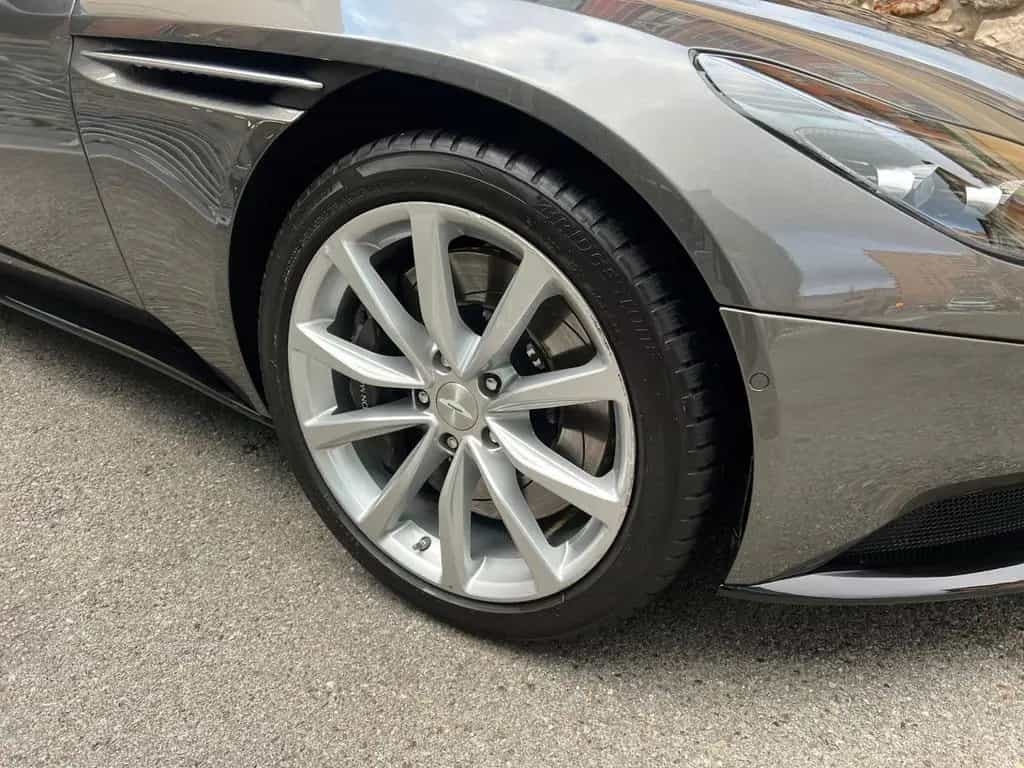 Aston Martin DB11 12/2020-photo-2