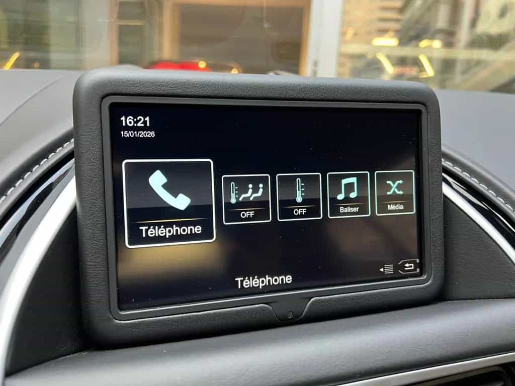 Aston Martin DB11 12/2020-photo-20