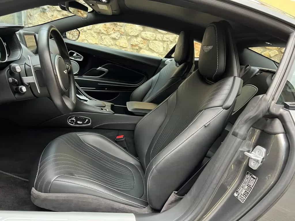 Aston Martin DB11 12/2020-photo-21