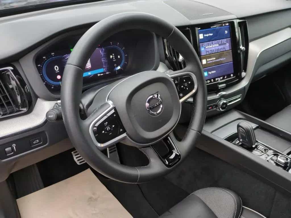 Volvo XC 60 R Design AWD 02/2022-photo-11