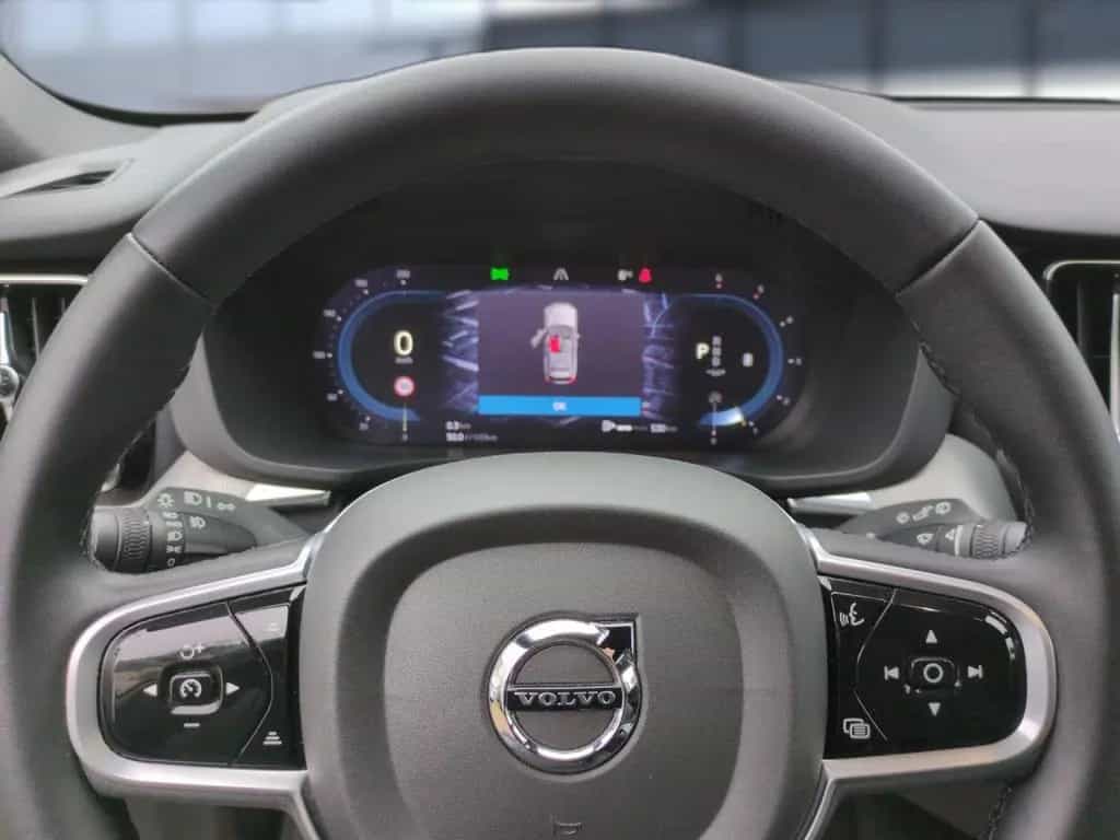 Volvo XC 60 R Design AWD 02/2022-photo-12