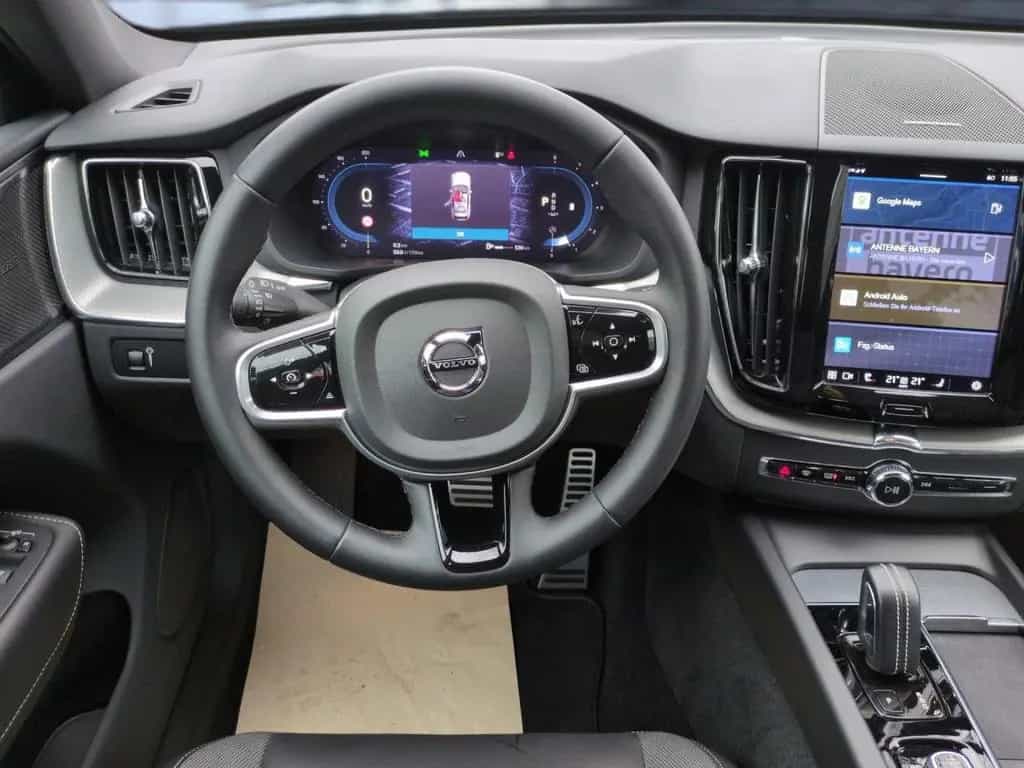 Volvo XC 60 R Design AWD 02/2022-photo-16