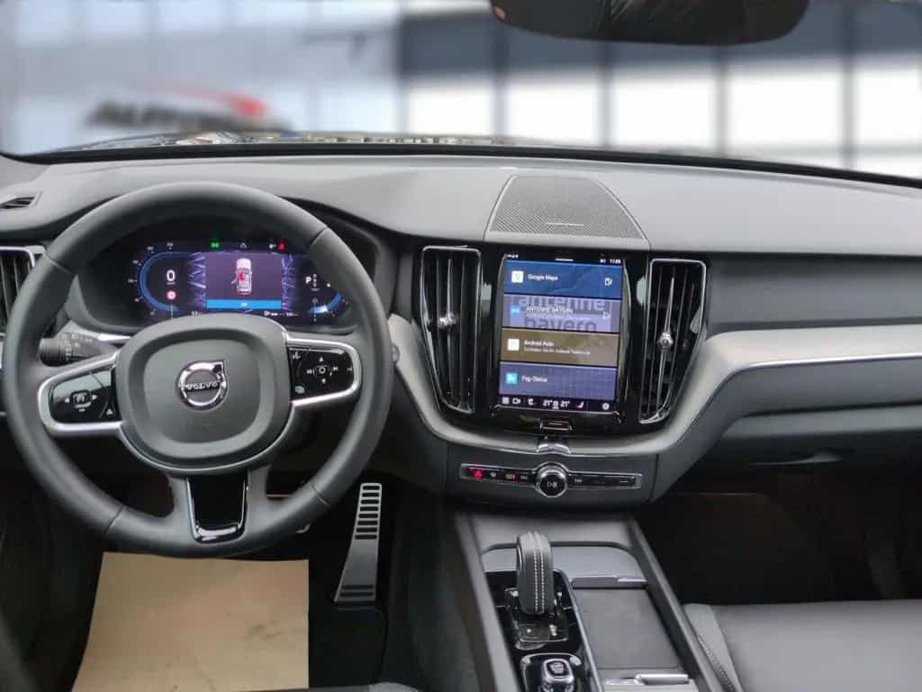 Volvo XC 60 R Design AWD 02/2022-photo-17