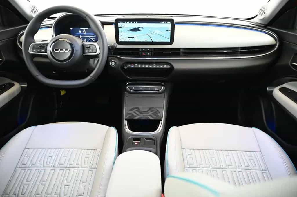 Fiat 600 1.2 Hybrid 136 DCT6 La Prima LED/NAVI/SHZ/18 12/2024-photo-10