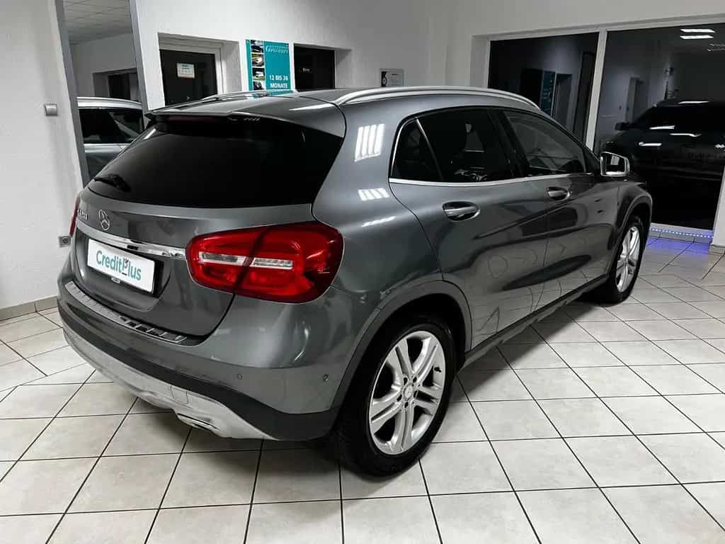 Mercedes-Benz GLA-Class 200 AUTOMATIK COMAND LEDER ILS R.KAMERA 01/2016-photo-1