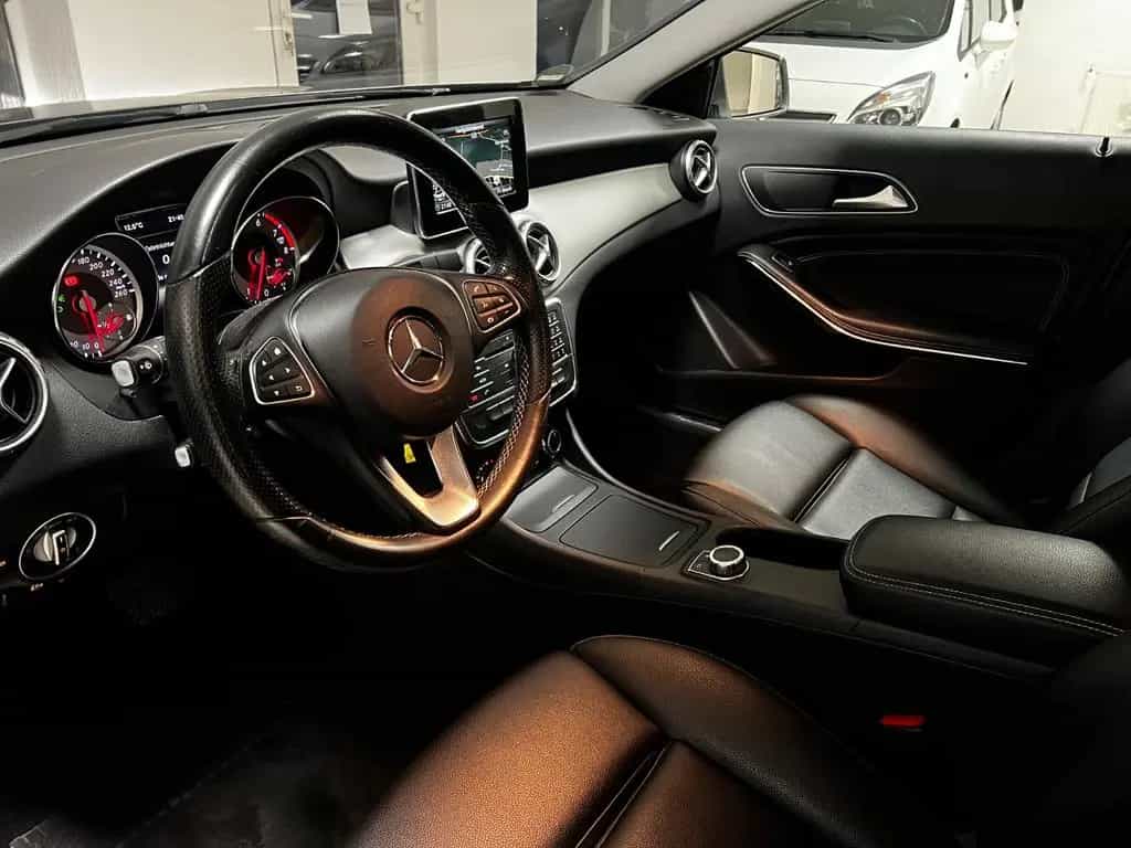Mercedes-Benz GLA-Class 200 AUTOMATIK COMAND LEDER ILS R.KAMERA 01/2016-photo-10