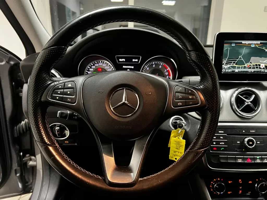 Mercedes-Benz GLA-Class 200 AUTOMATIK COMAND LEDER ILS R.KAMERA 01/2016-photo-12