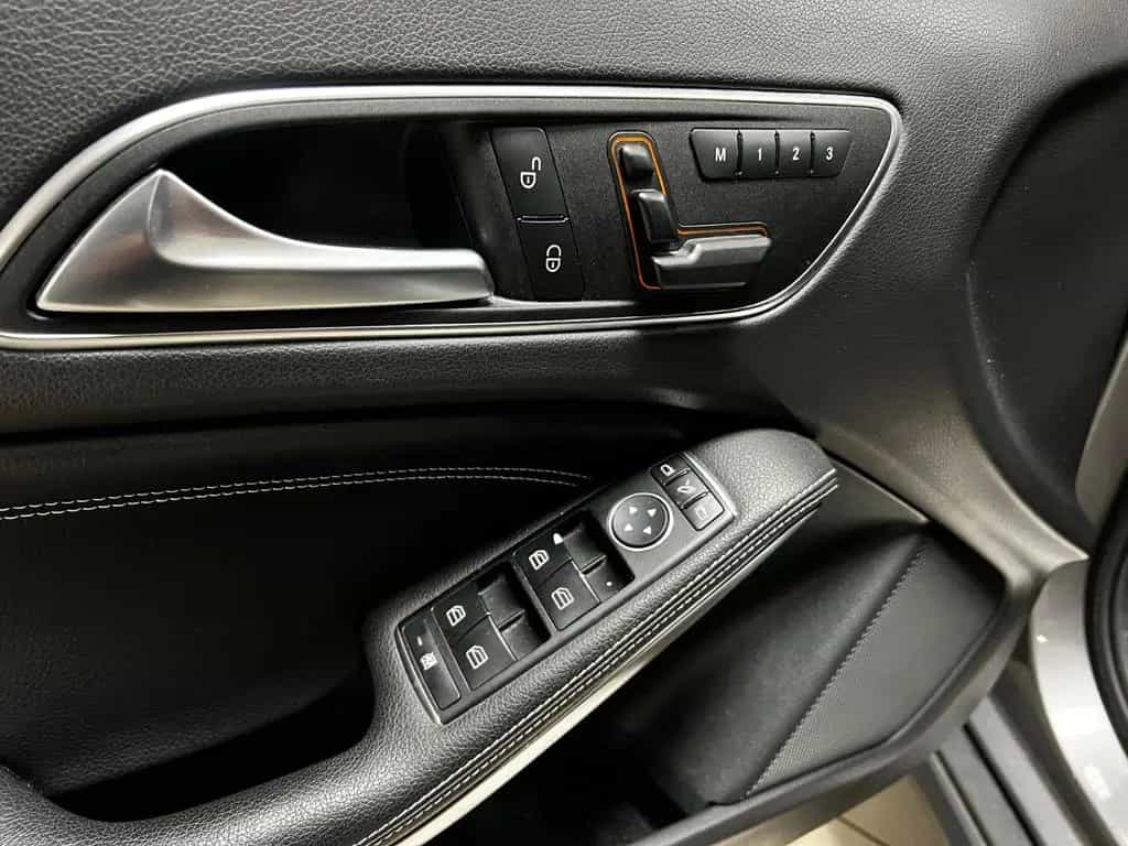 Mercedes-Benz GLA-Class 200 AUTOMATIK COMAND LEDER ILS R.KAMERA 01/2016-photo-14