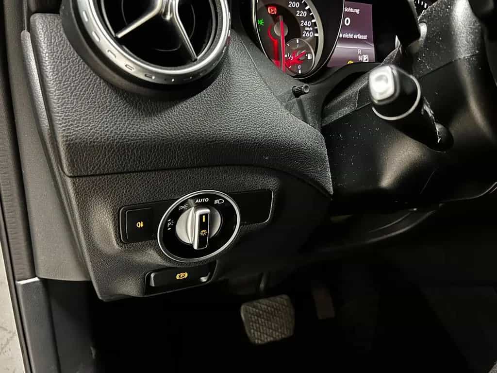 Mercedes-Benz GLA-Class 200 AUTOMATIK COMAND LEDER ILS R.KAMERA 01/2016-photo-17