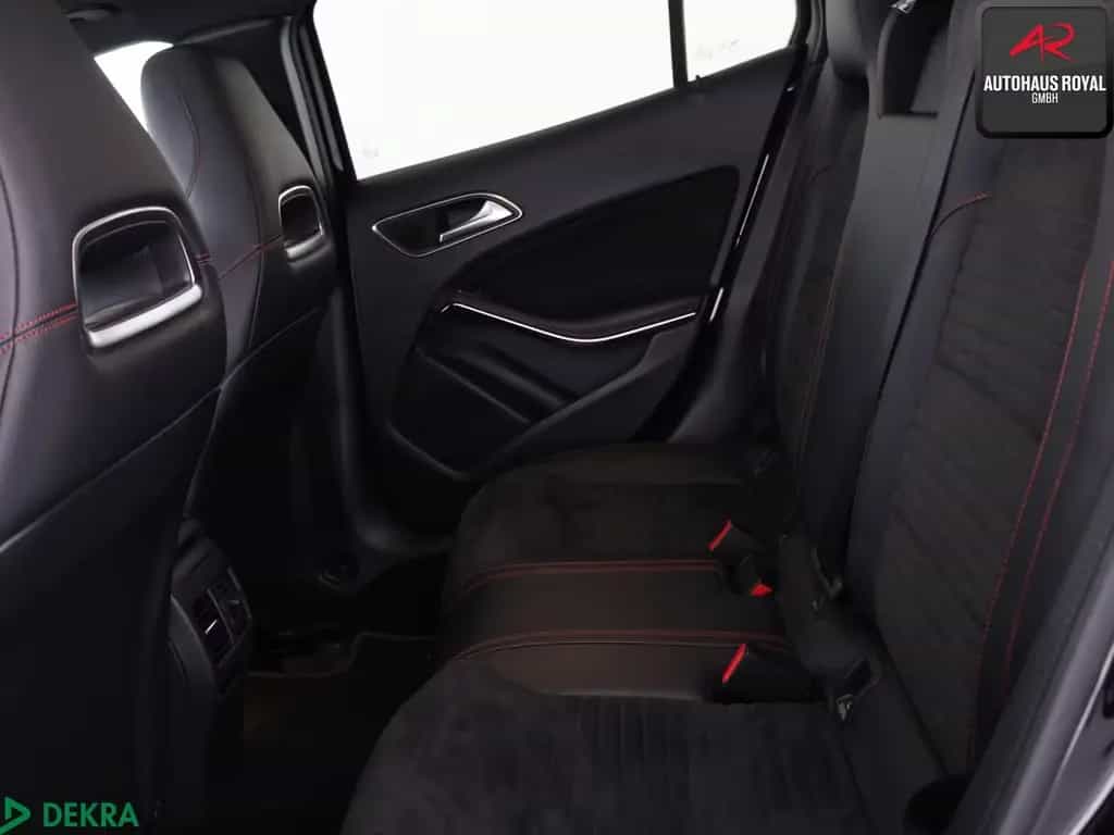 Mercedes-Benz GLA 250 4M AMG KAMERA,TOTWINKEL,PANORAMA,18ZOLL 11/2019-photo-11