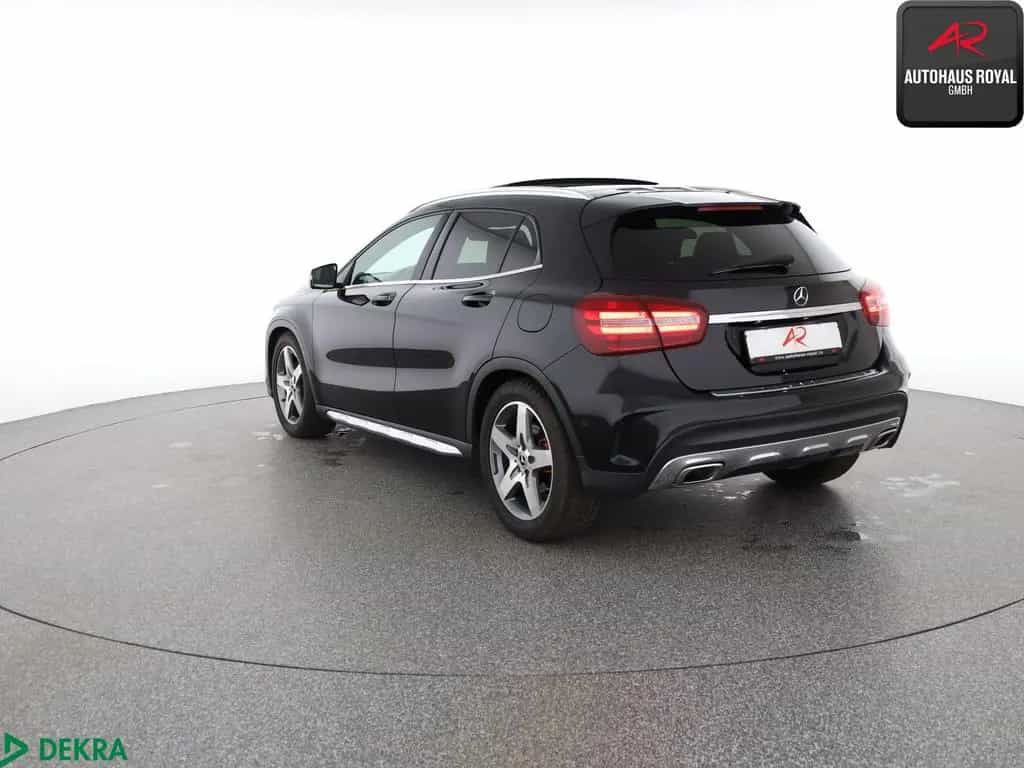 Mercedes-Benz GLA 250 4M AMG KAMERA,TOTWINKEL,PANORAMA,18ZOLL 11/2019-photo-2