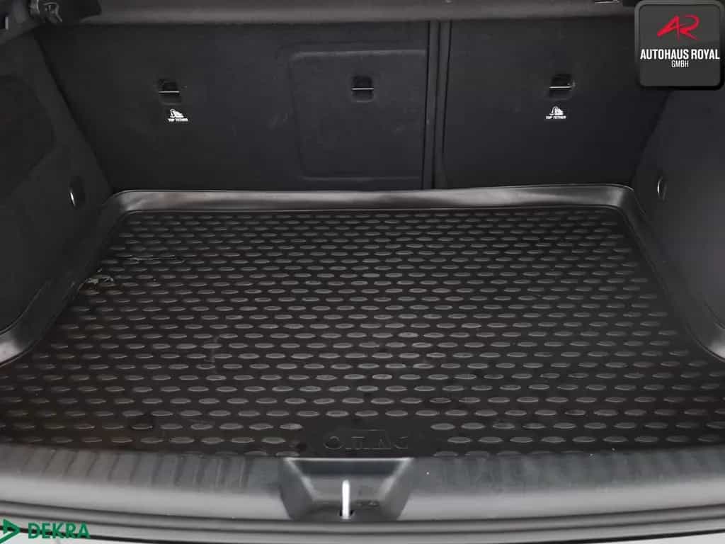 Mercedes-Benz GLA 250 4M AMG KAMERA,TOTWINKEL,PANORAMA,18ZOLL 11/2019-photo-22