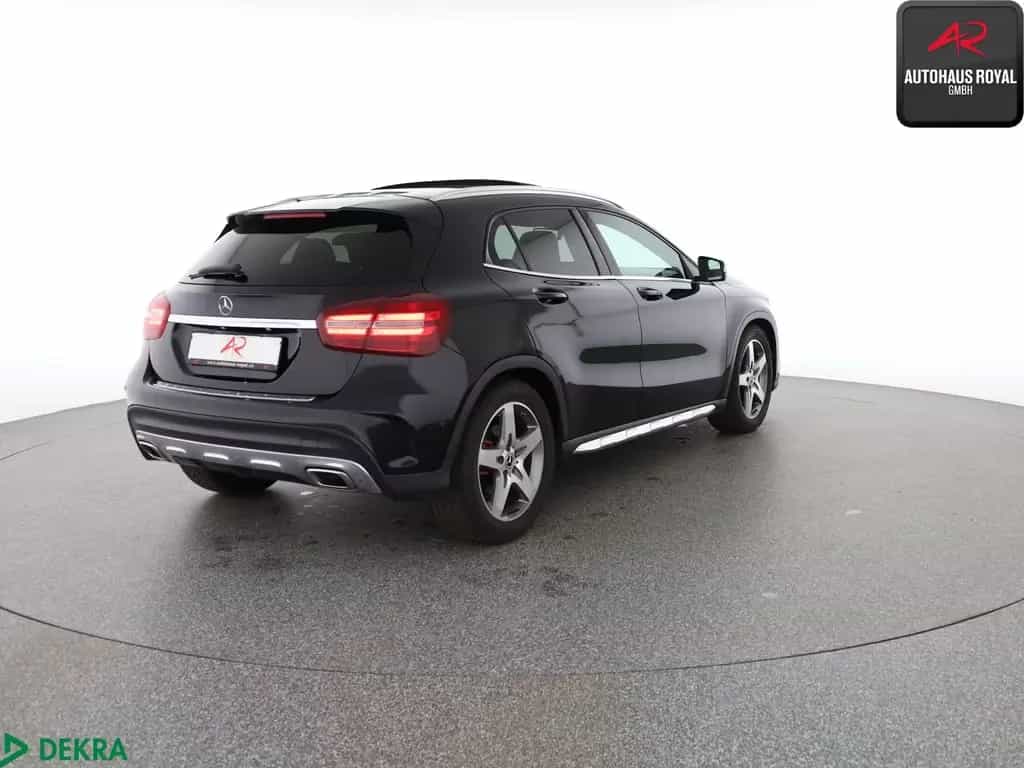 Mercedes-Benz GLA 250 4M AMG KAMERA,TOTWINKEL,PANORAMA,18ZOLL 11/2019-photo-4