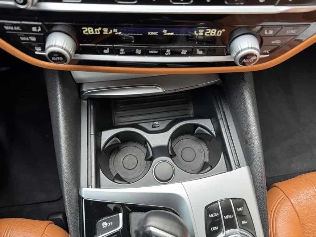 BMW 520 G30 520d Lim. LED AUTOMATIK EURO 6 2.HAND 09/2018-photo-24