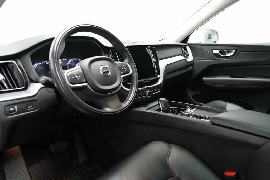 Volvo XC60 B4 D AWD MomentumPro R-Kamera H&K PANO DAB 12/2020-photo-12