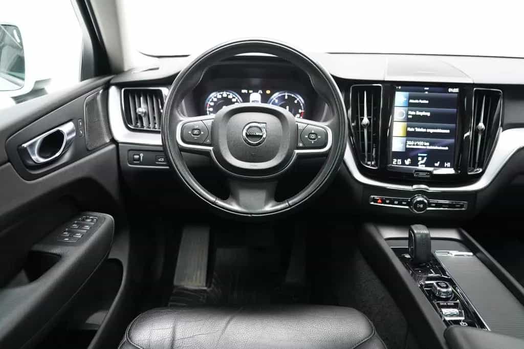 Volvo XC60 B4 D AWD MomentumPro R-Kamera H&K PANO DAB 12/2020-photo-13