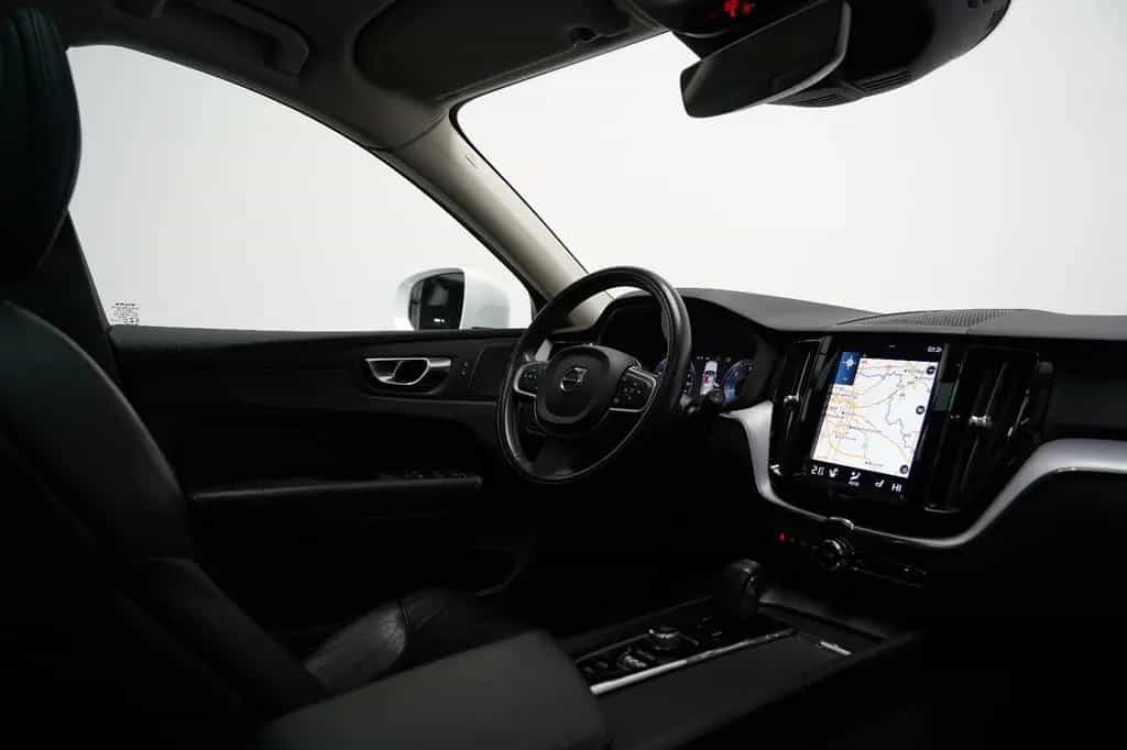 Volvo XC60 B4 D AWD MomentumPro R-Kamera H&K PANO DAB 12/2020-photo-17