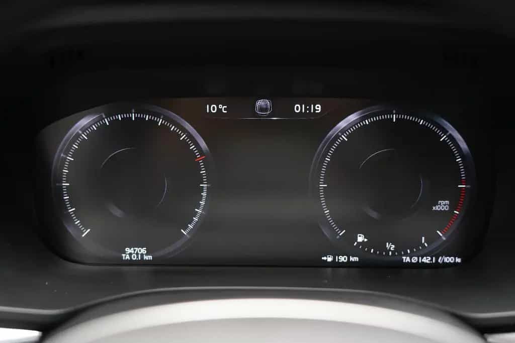 Volvo XC60 B4 D AWD MomentumPro R-Kamera H&K PANO DAB 12/2020-photo-24