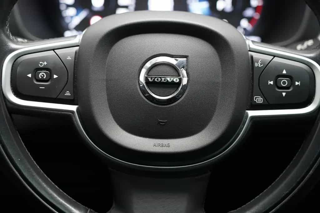 Volvo XC60 B4 D AWD MomentumPro R-Kamera H&K PANO DAB 12/2020-photo-26
