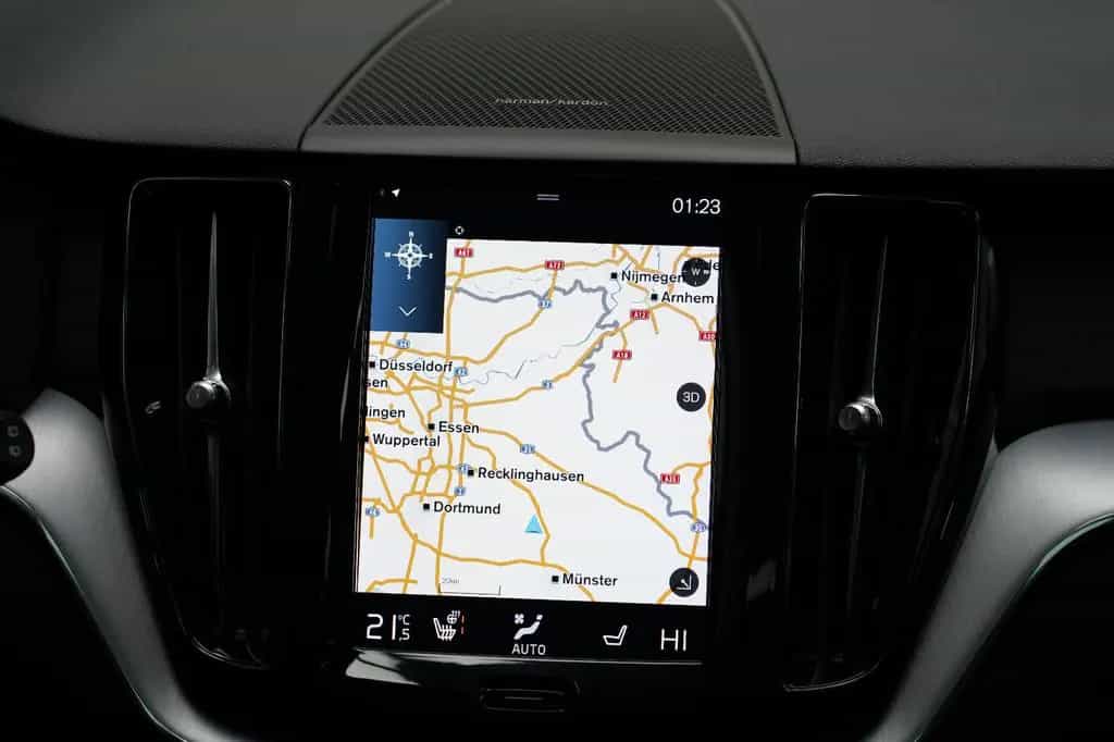 Volvo XC60 B4 D AWD MomentumPro R-Kamera H&K PANO DAB 12/2020-photo-27