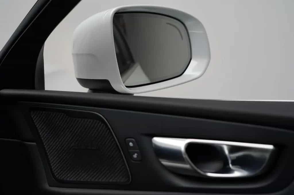 Volvo XC60 B4 D AWD MomentumPro R-Kamera H&K PANO DAB 12/2020-photo-34