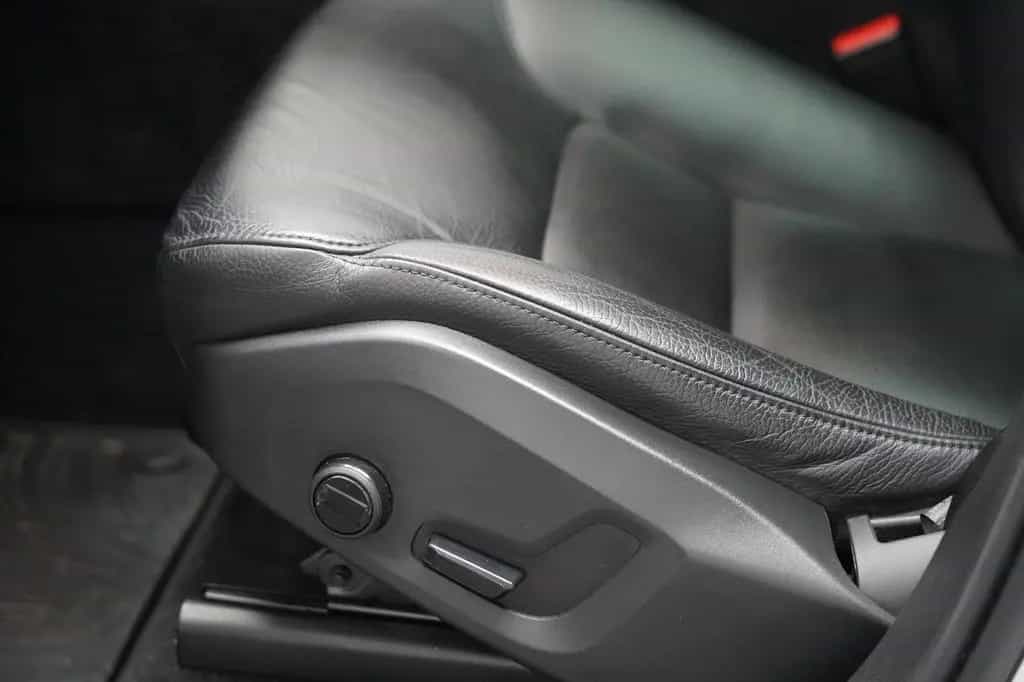 Volvo XC60 B4 D AWD MomentumPro R-Kamera H&K PANO DAB 12/2020-photo-35