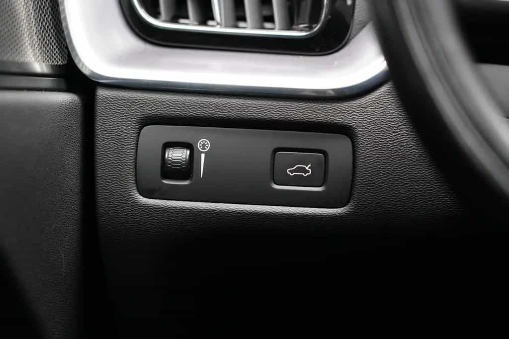 Volvo XC60 B4 D AWD MomentumPro R-Kamera H&K PANO DAB 12/2020-photo-37