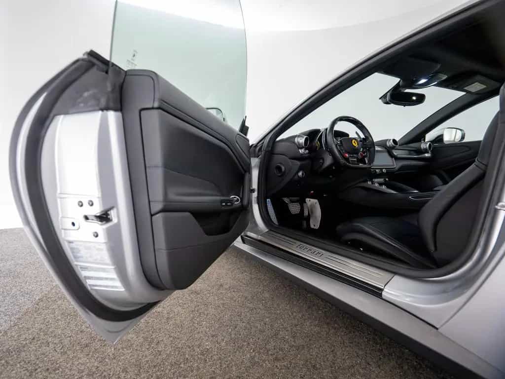 Ferrari GTC4Lusso 04/2019-photo-21