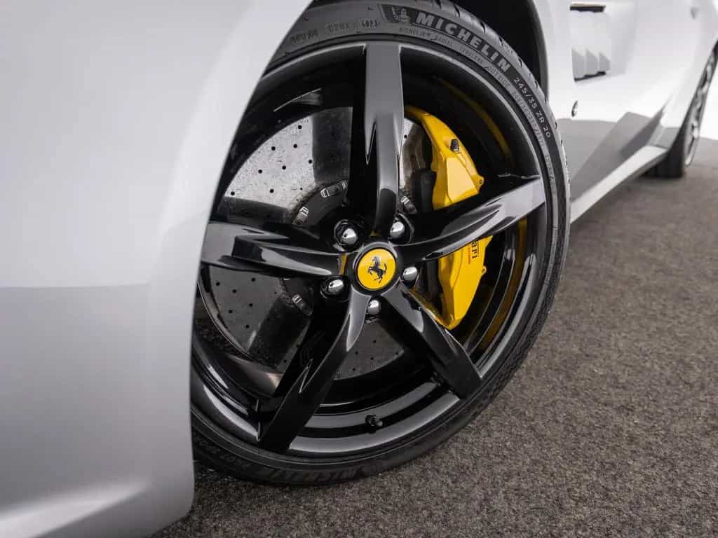 Ferrari GTC4Lusso 04/2019-photo-23