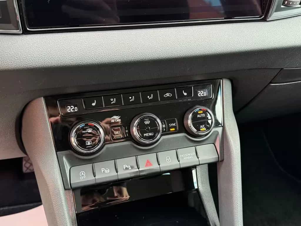 Skoda Karoq DSG Style 4x4 Digital/ACC/SideASS/TravelAS 03/2022-photo-30