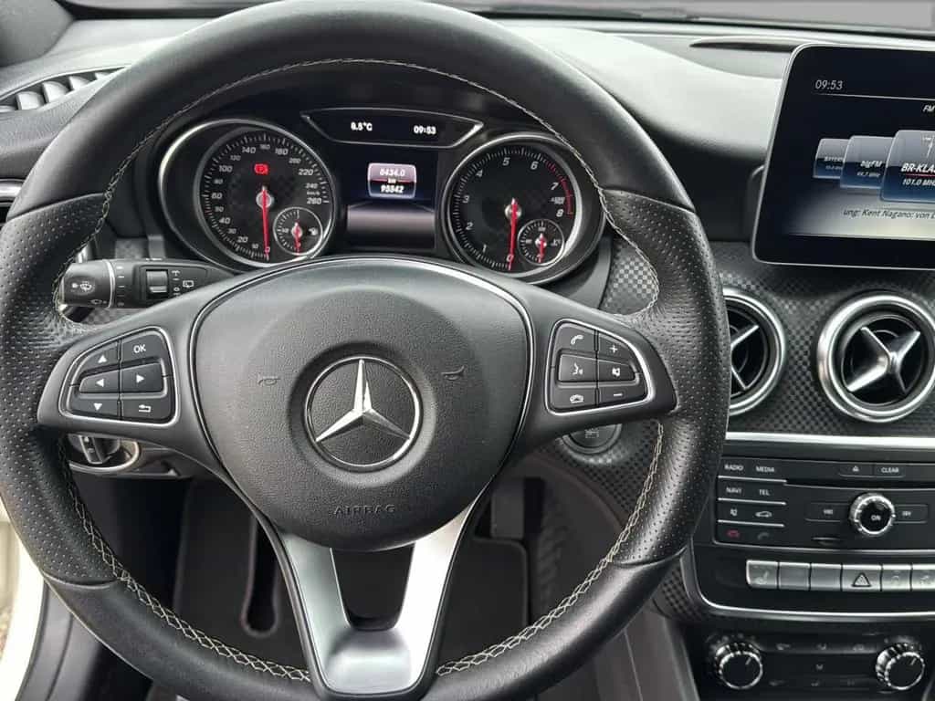 Mercedes-Benz A-Class 180 Peak Edition *18Zoll AMG-Navi-SHZ* 02/2018-photo-12