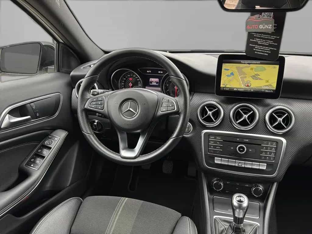Mercedes-Benz A-Class 180 Peak Edition *18Zoll AMG-Navi-SHZ* 02/2018-photo-6