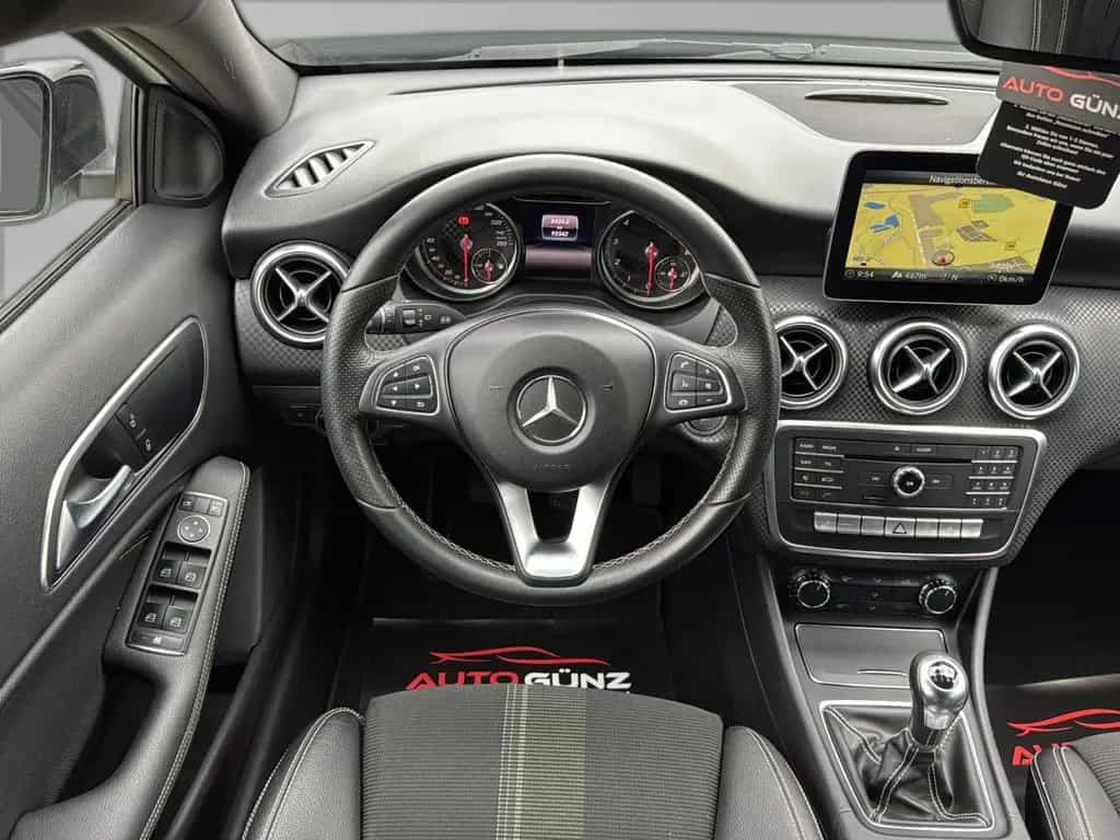Mercedes-Benz A-Class 180 Peak Edition *18Zoll AMG-Navi-SHZ* 02/2018-photo-7