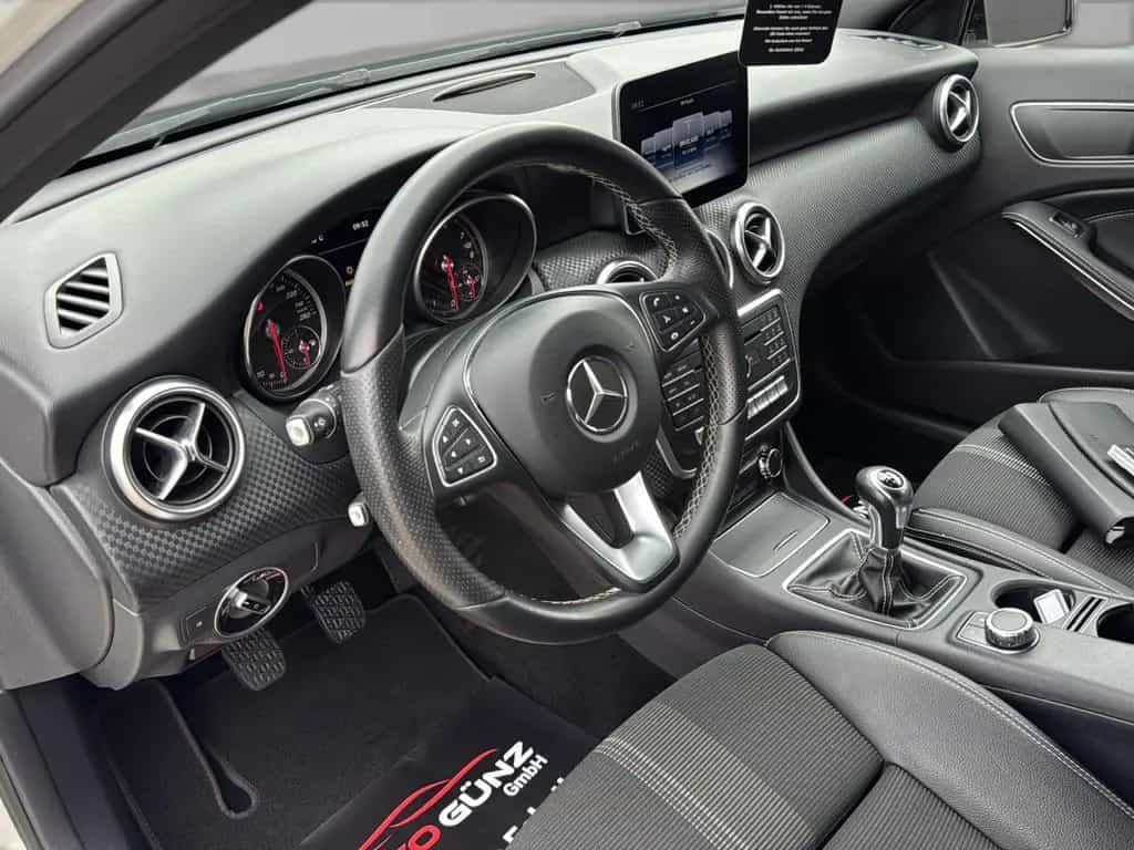 Mercedes-Benz A-Class 180 Peak Edition *18Zoll AMG-Navi-SHZ* 02/2018-photo-8