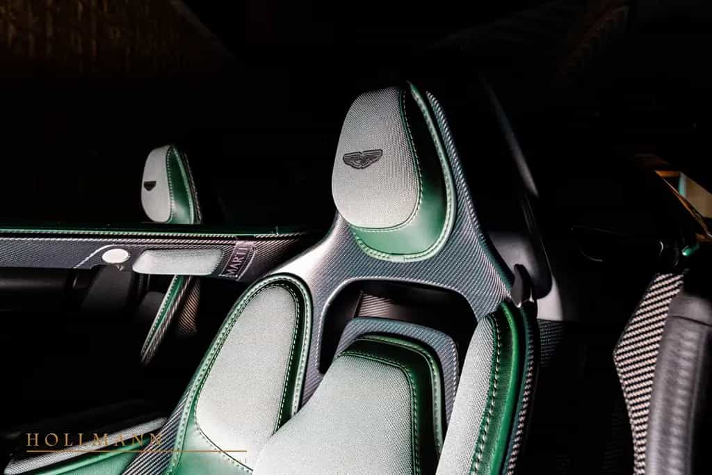 Aston Martin V12 SPEEDSTER + CARBON HELMETS 09/2021-photo-13