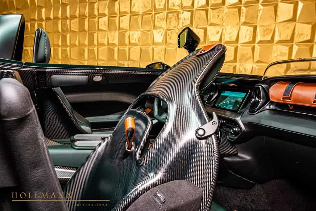 Aston Martin V12 SPEEDSTER + CARBON HELMETS 09/2021-photo-16