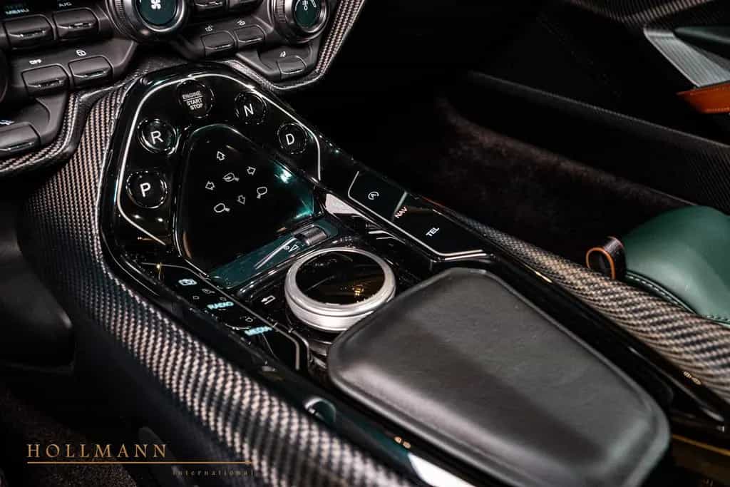 Aston Martin V12 SPEEDSTER + CARBON HELMETS 09/2021-photo-17