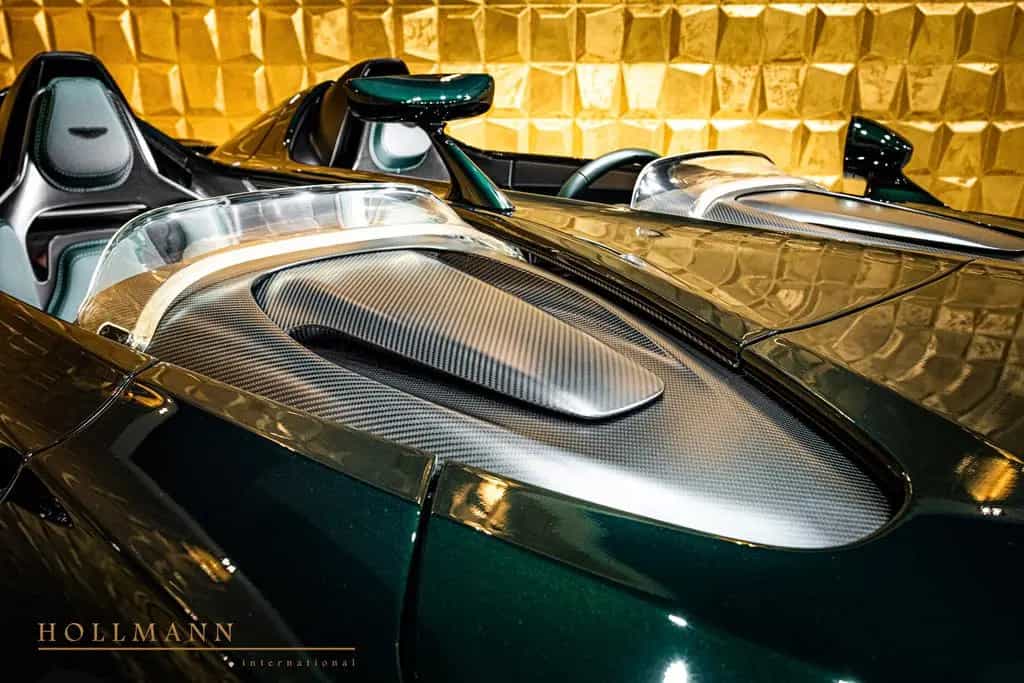 Aston Martin V12 SPEEDSTER + CARBON HELMETS 09/2021-photo-21