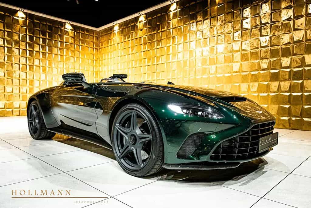 Aston Martin V12 SPEEDSTER + CARBON HELMETS 09/2021-photo-24